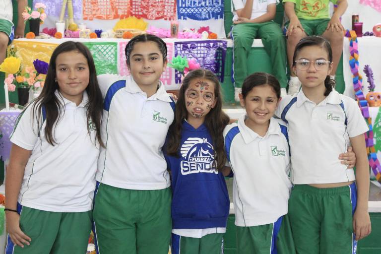 Realiza el Instituto Senda su tradicional concurso de altares en el Día de Muertos