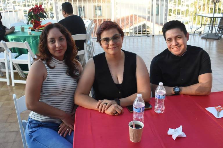 Celebran maestros, alumnos y personal su tradicional posada