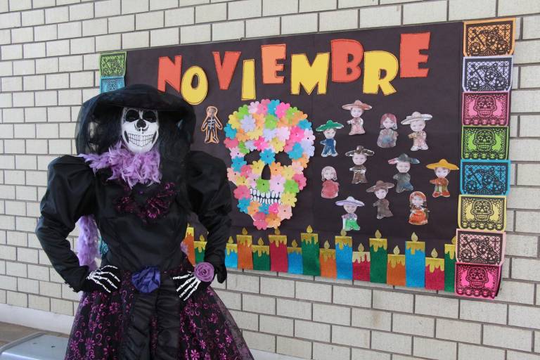 Celebran el Día de Muertos en la Activa Integral