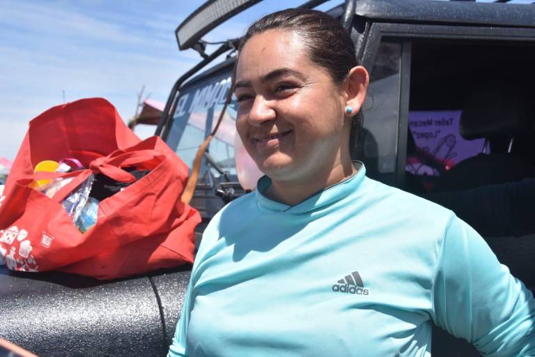 ‘Traemos sándwich, ensalada y los botes que no falten’, dice Silvia mientras disfruta la playa El Tambor