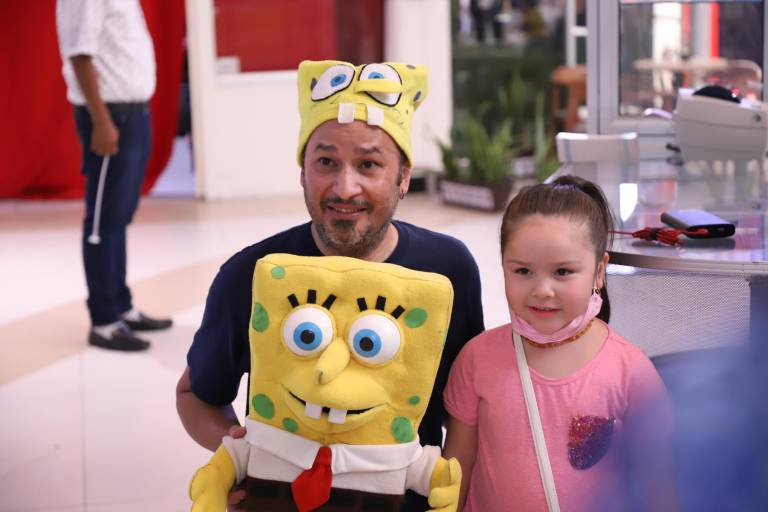 Visita Mazatlán Kai Martínez, la voz oficial de la primera temporada de ‘Bob Esponja’