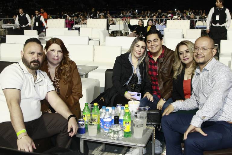 Cantan y bailan sinaloenses junto a Christian Nodal en su concierto en Culiacán