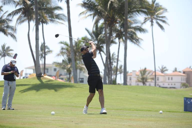 Cisneros y Rocha toman la punta en arranque del Torneo Anual de Golf Alhma
