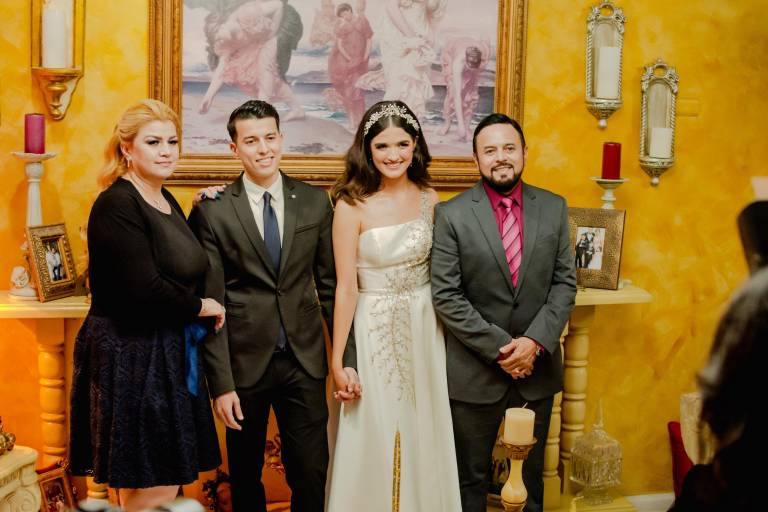 Karla y Roberto formalizan su noviazgo