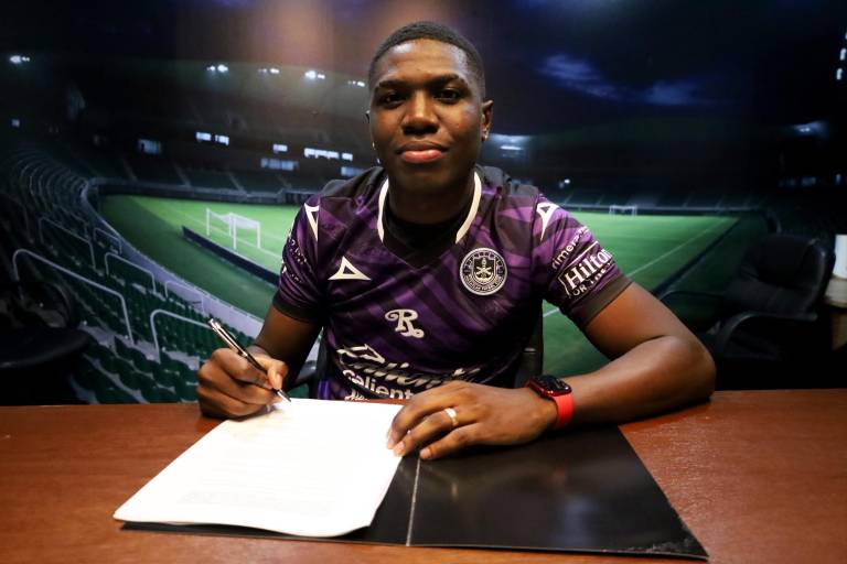 Mazatlán FC hace oficial el fichaje del ecuatoriano Stiven Plaza