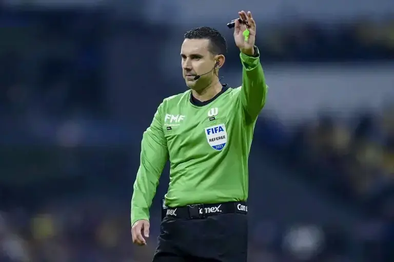 $!César Ramos y árbitros mexicanos regresarán a México tras crisis en Medio Oriente, reportan