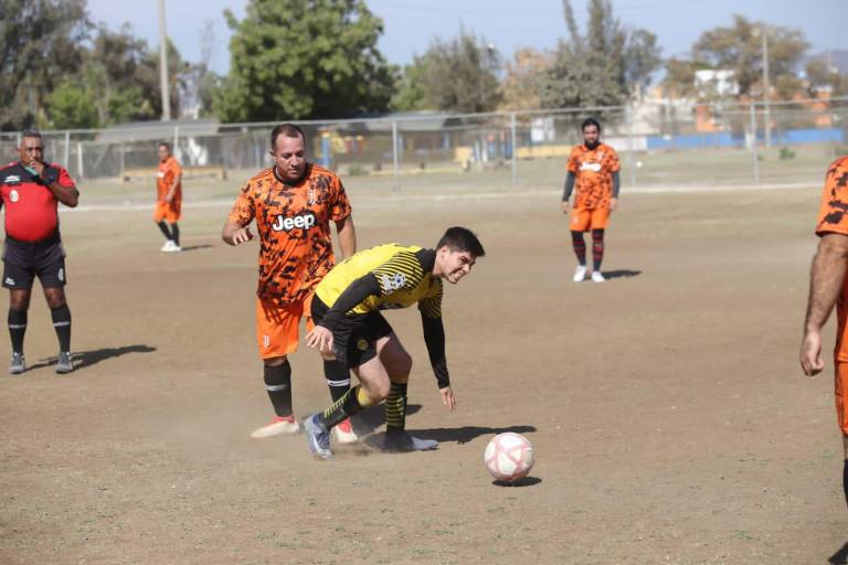 Sufre duro traspié Hospital General en la Liga de Futbol Intermédicos