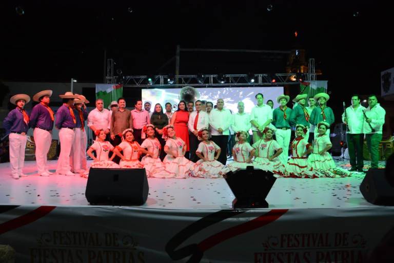 Festival de Fiestas Patrias de la UAS reúne a las familias en la explanada del Edificio Central