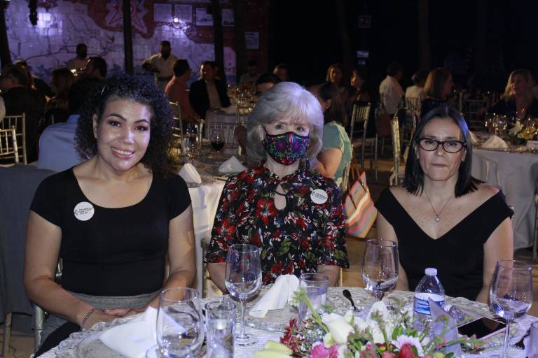 Entregan Premio al Mérito Filantrópico y Valor de Excelencia