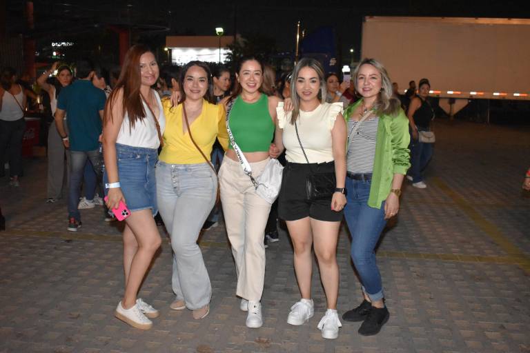 Disfrutan sinaloenses del concierto del adiós de OV7