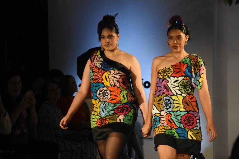 Cautiva Sbro Castil con su pasarela titulada ‘Volver a Florecer’