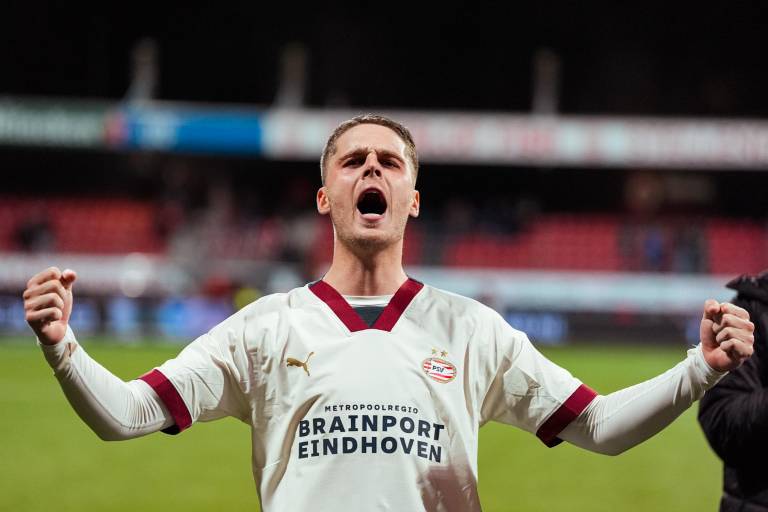 Sin ‘Chucky’ Lozano, PSV superó al Excelsior y dio otro paso hacia el título