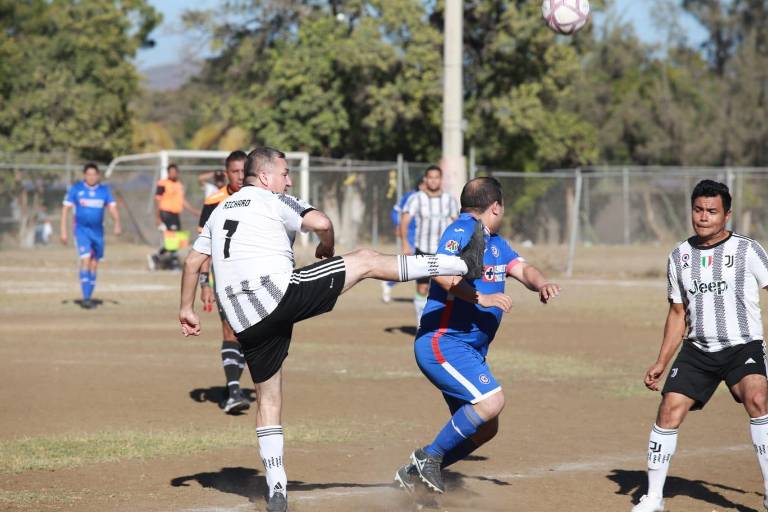 Deportivo Cristian Muñoz golea en la Liga Intermédicos
