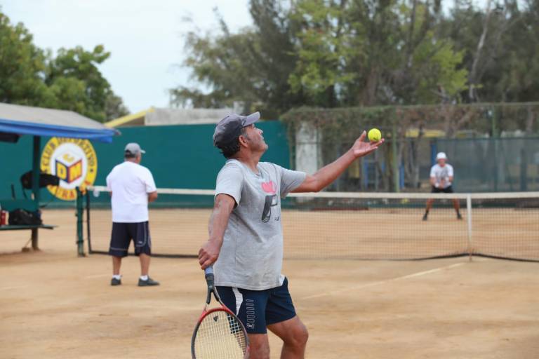 Tenistas murallenses visitan la capital sinaloense