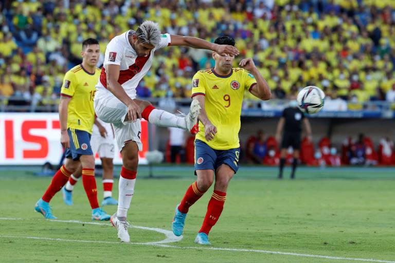 Perú derrota a Colombia y resucita en carrera por clasificar al Mundial de Qatar