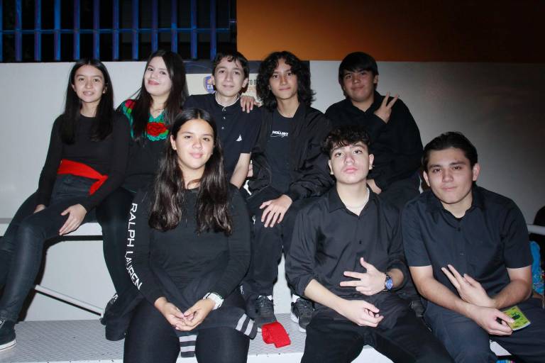 Disfruta la Escuela Activa Integral una divertida noche mexicana