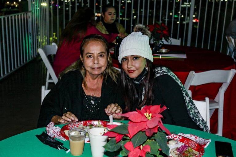 Con piñatas, rifas y música realiza su posada el Instituto de Neurociencias y Educación de Sinaloa