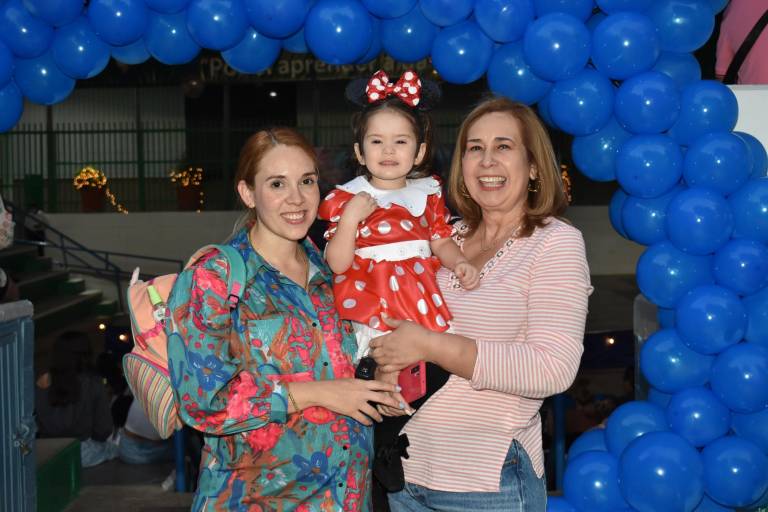 Con música y baile, alumnos del Instituto Senda reciben a la Primavera