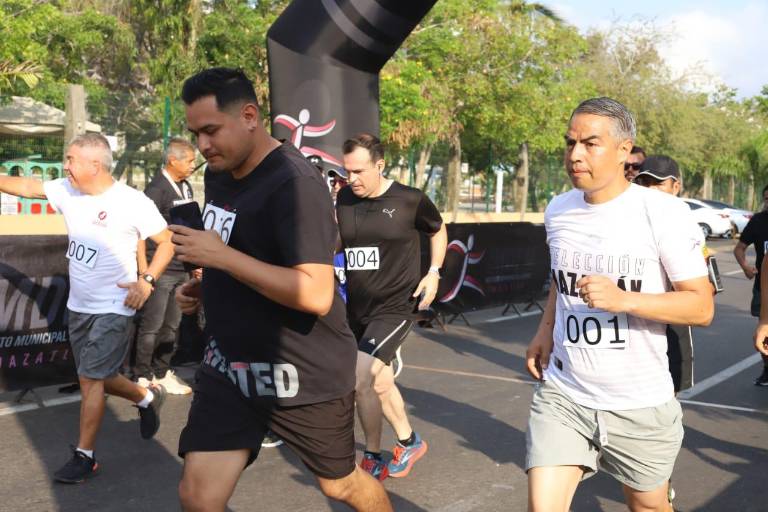 Festejan comunicadores Día de la Libertad de Expresión haciendo deporte