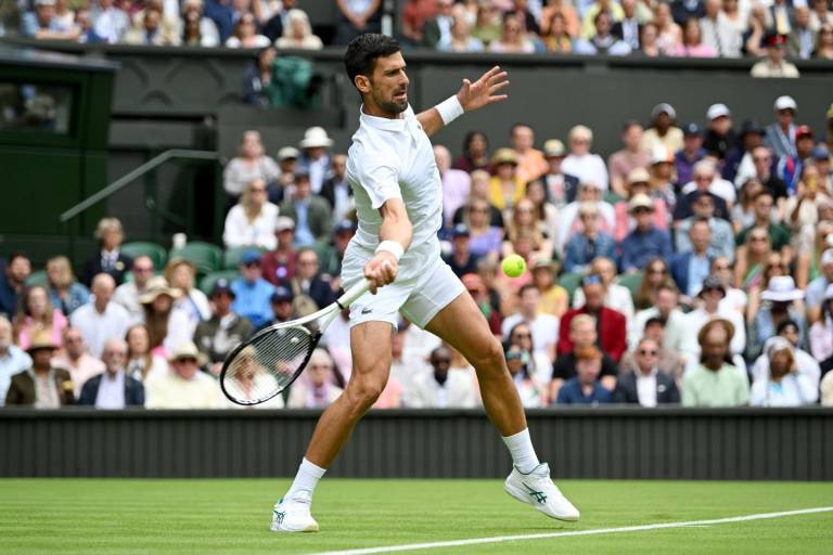 Novak Djokovic remata el trabajo y se mete a cuartos de final en Wimbledon