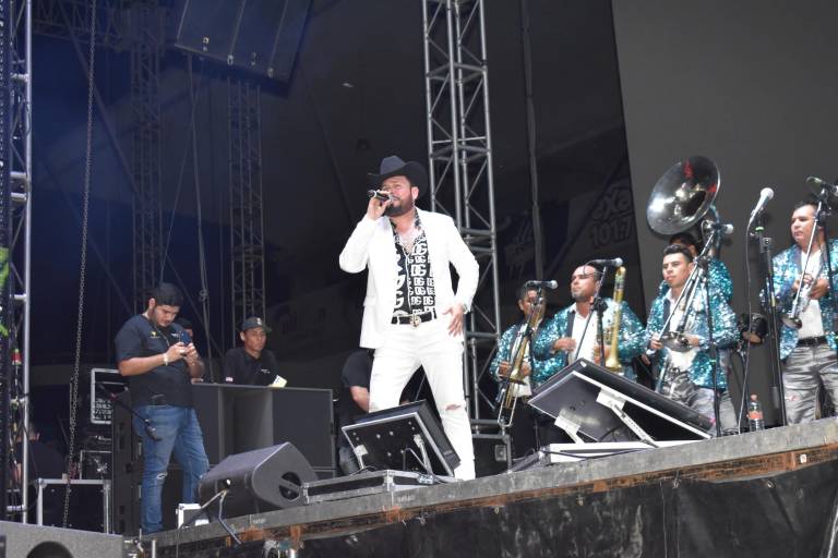 Vibran fans de Alfredo Olivas, Gerardo Ortiz y Roberto Tapia con el show ‘Qué Siga la Fiesta’