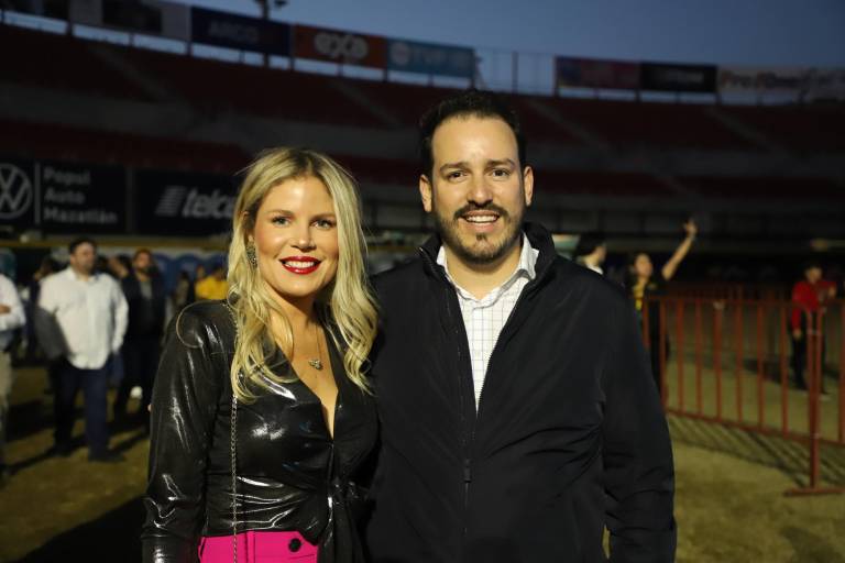 Alejandra I recibe sus atributos reales como Reina del Carnaval de Mazatlán 2023