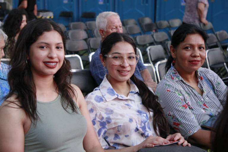 Familias enteras viven una gran fiesta sinaloense