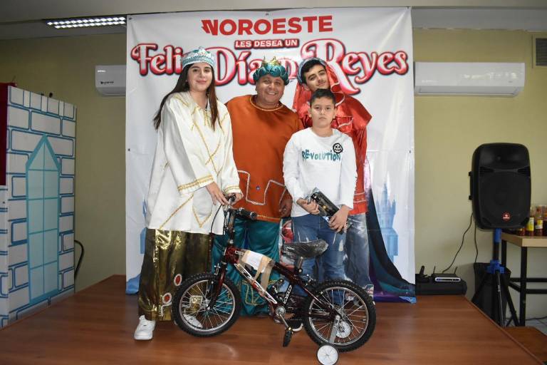 Llenan de alegría los Reyes Magos a hijos de las integrantes de Sabuesos Guerreras