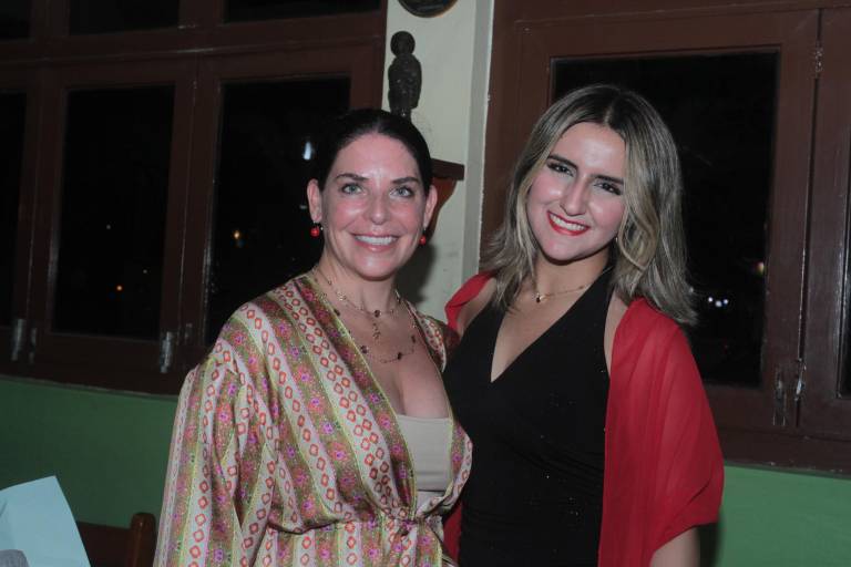 Deleitan Óscar Gómez y Andrea Rice con su voz en Noche Mexicana