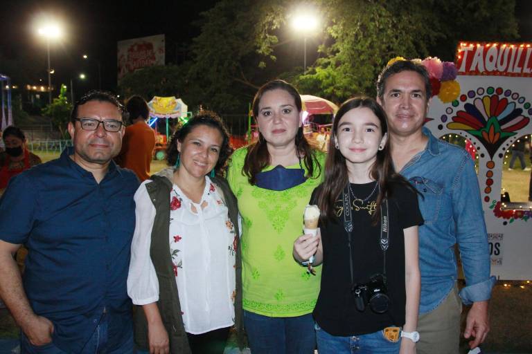 Disfruta la Escuela Activa Integral una divertida noche mexicana