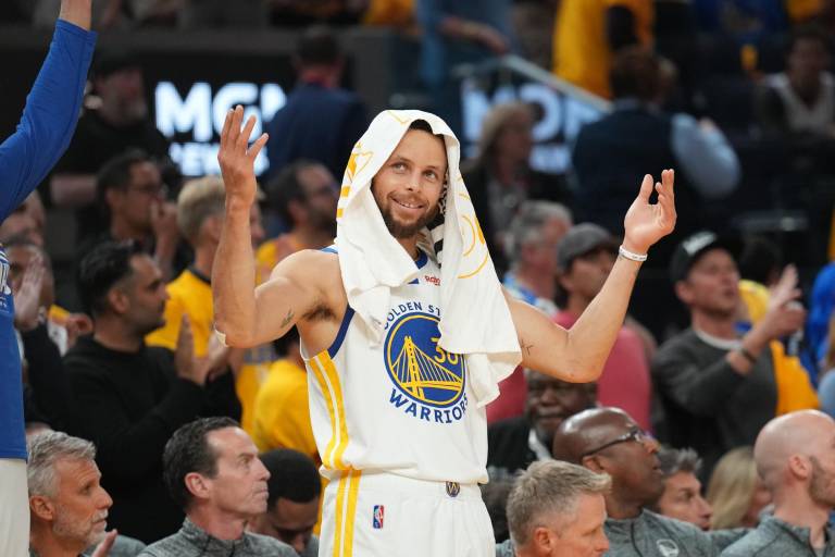 Stephen Curry afirma que anotar triples no es lo único que puede hacer, tras el fin de su racha