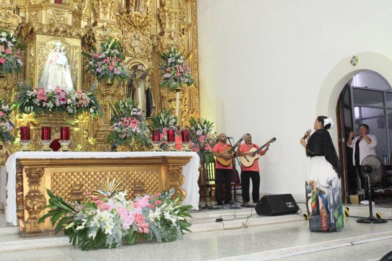 Artistas unen sus voces para entonar Las Mañanitas a Nuestra Señora del Rosario