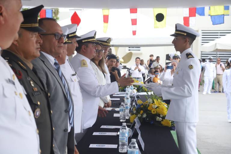 A buena mar y mejores tiempos egresan 91 alumnos de la Escuela Náutica