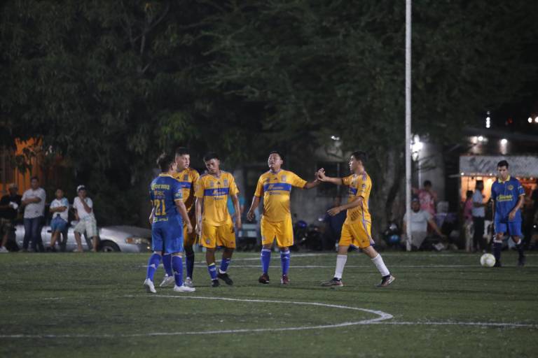 Familia Fajardo reafirma su pegada y es el campeón del Torneo Empresarial de la Burócrata