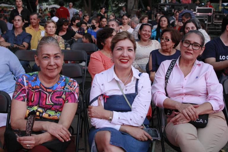 Familias enteras viven una gran fiesta sinaloense