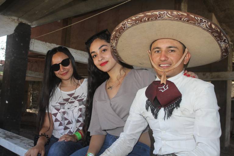 Llenan de tradición el Lienzo Charro de Mazatlán