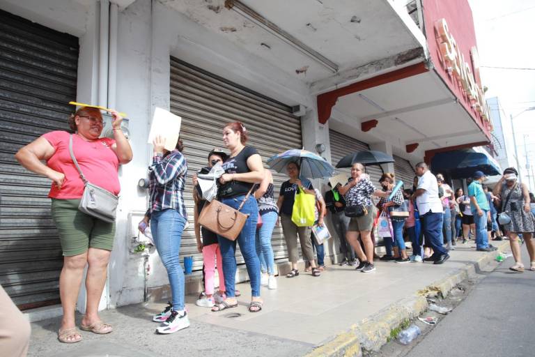 Inicia muy activo en Mazatlán el canje de uniformes y útiles escolares gratuitos
