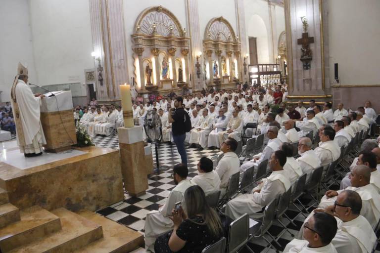 ‘Que reconsideren, que recapaciten’, clama Obispo de Culiacán en Misa Crismal ante hechos de violencia