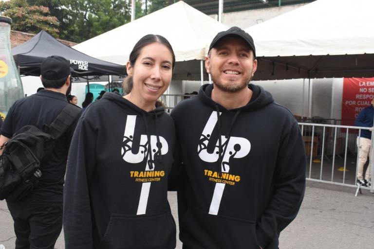 Acuden sinaloenses por su kit de corredor para el Maratón Internacional de Culiacán