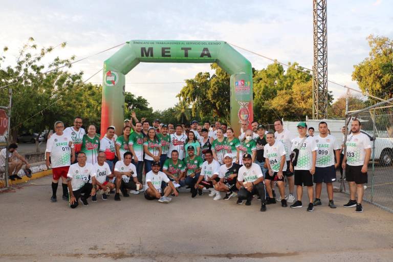 Miembros del STASE se unen en la Caminata 5K