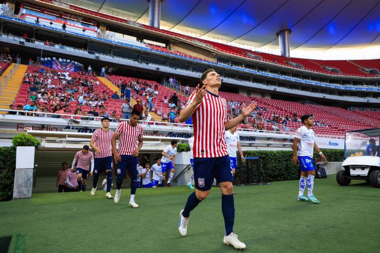 Bronca al final del Tapatío vs Celaya finaliza con hospitalización de Hugo Camberos