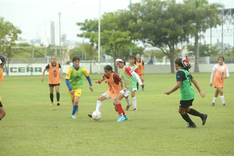 Seleccionan a 25 futbolistas en visorías de Federación Mexicana en Mazatlán