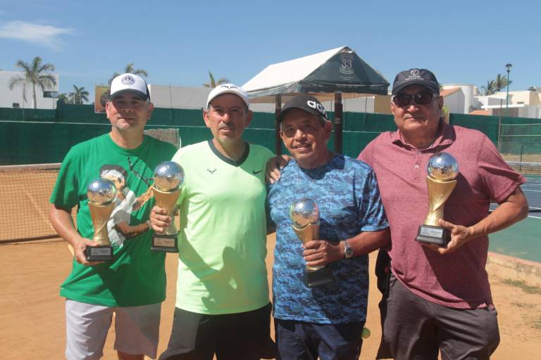 Reciben sus trofeos los campeones del Torneo de Tenis Nancy Grimes