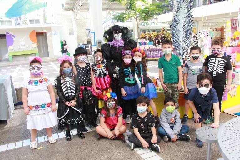 Celebran el Día de Muertos en la Activa Integral