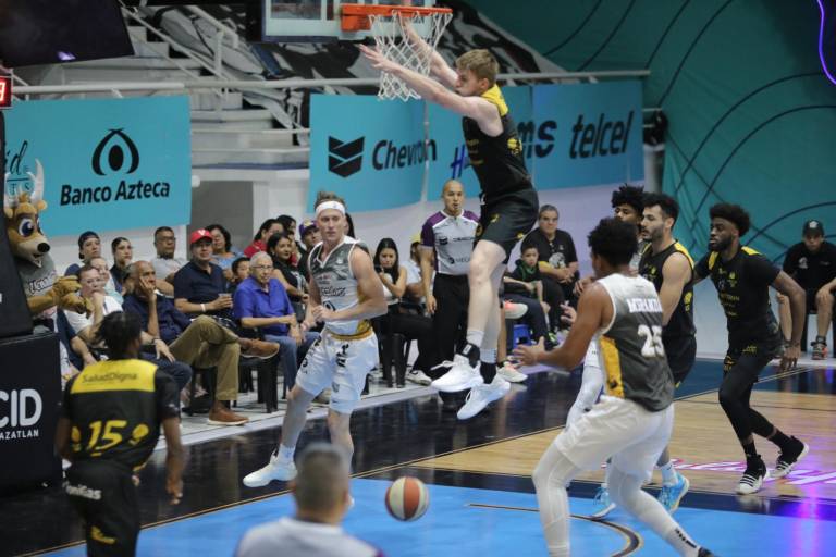 Venados Basketball pierde el paso y cae ante Caballeros