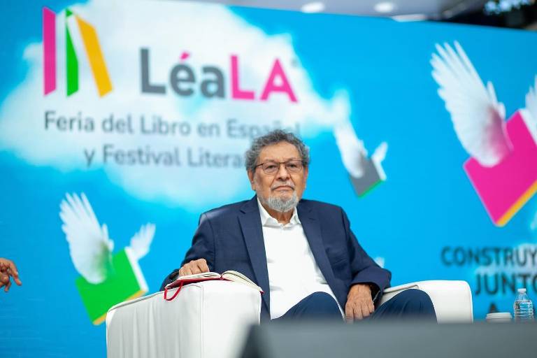 Reflexiona Élmer Mendoza sobre violencia, esperanza y resiliencia en LéaLA
