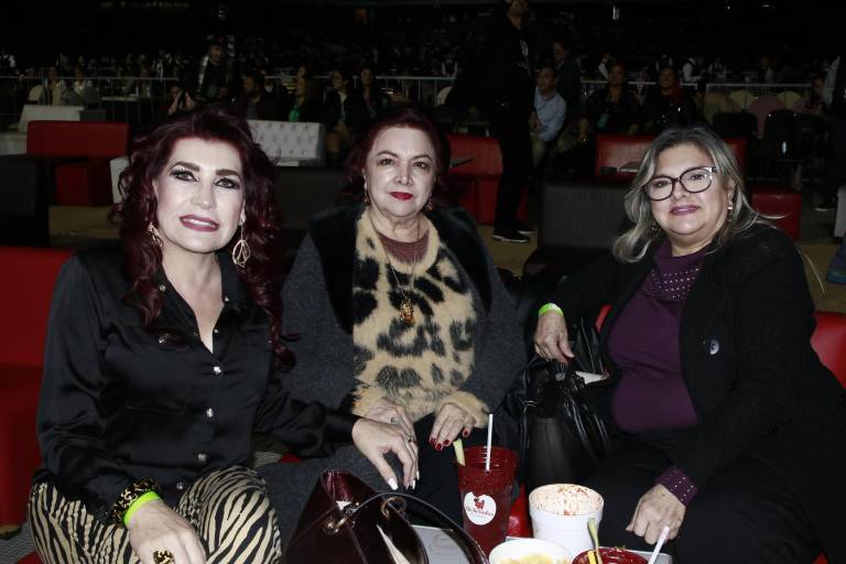 Cantan y bailan sinaloenses junto a Christian Nodal en su concierto en Culiacán