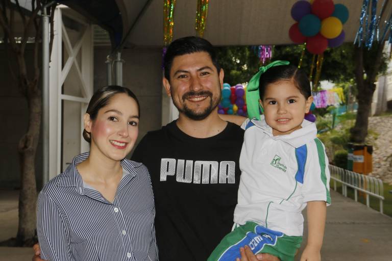 Disfrutan estudiantes del Instituto Senda un feliz regreso a clases