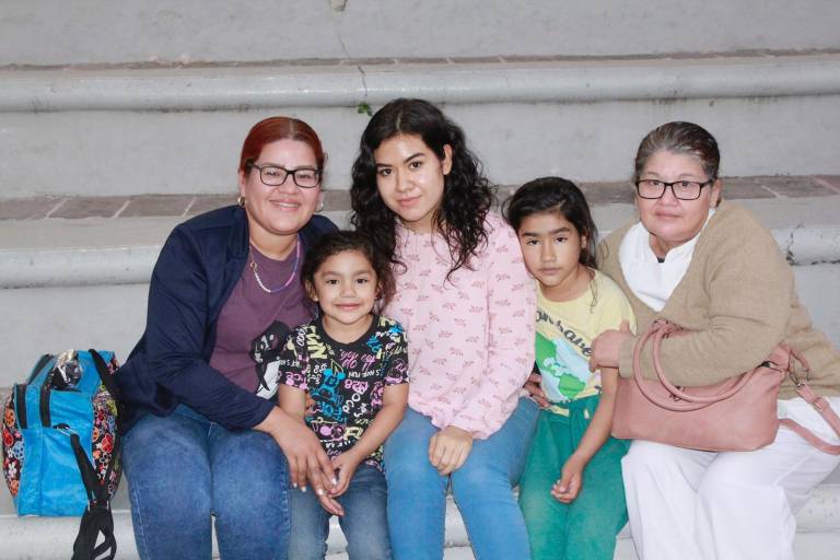 Disfruta el público del concierto en el ágora con la Banda Sinfónica Juvenil