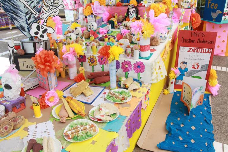 Celebran el Día de Muertos en la Activa Integral